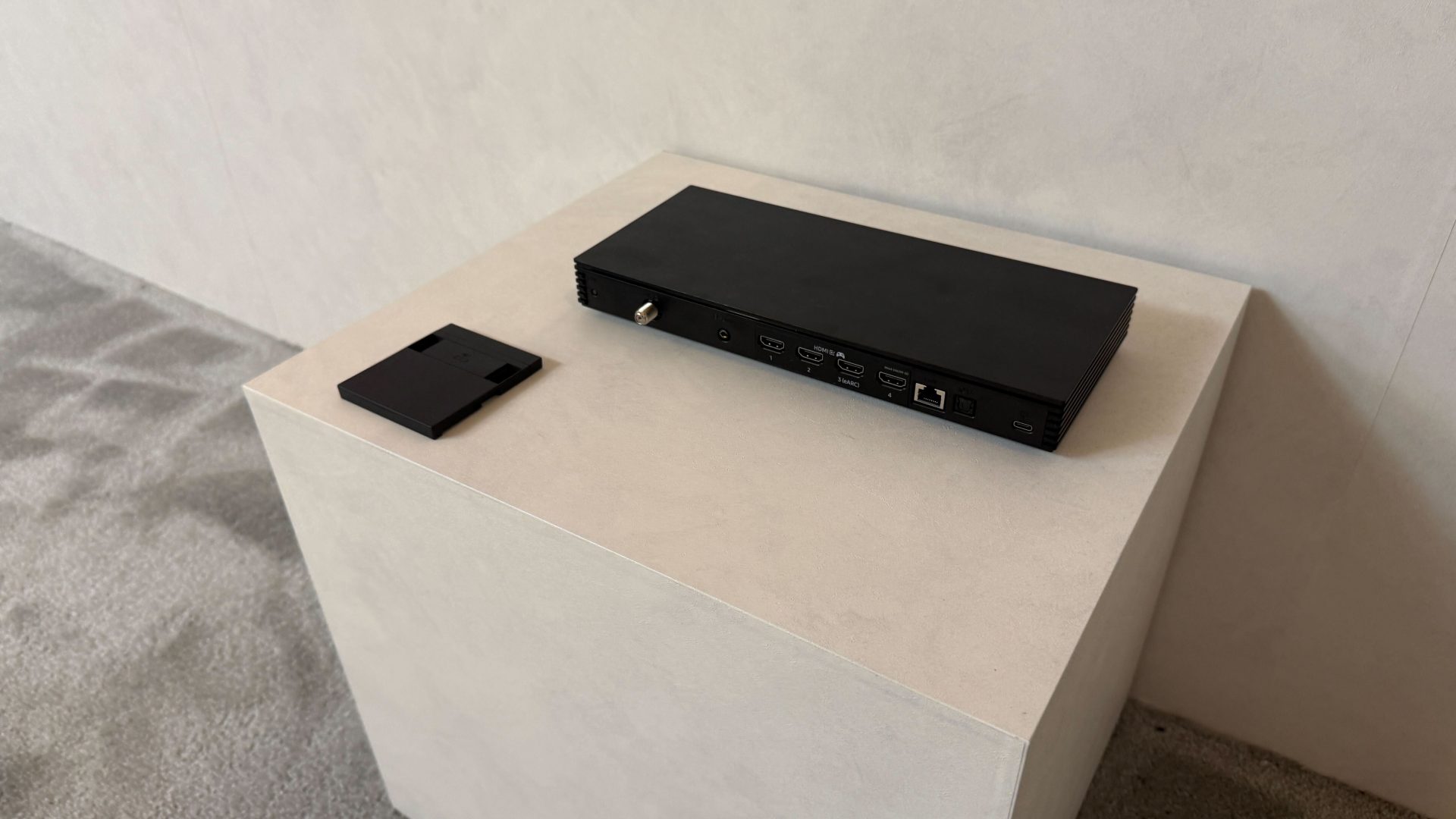 Телевизор Samsung S95H — первый взгляд | DGL.RU