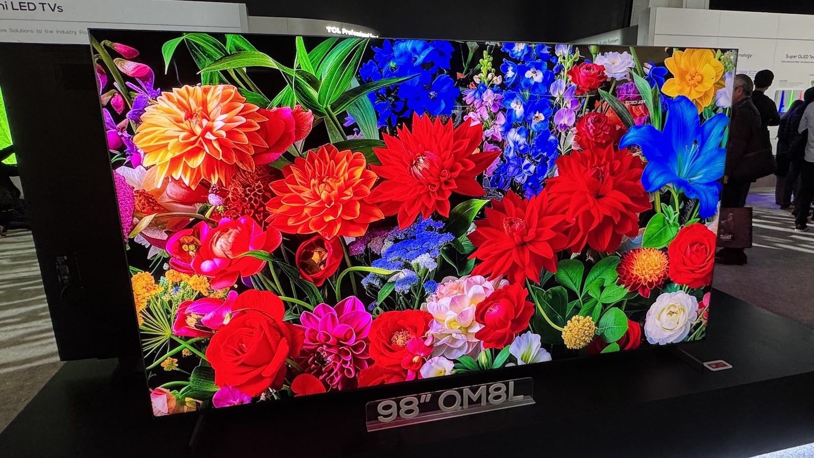 Обзор TCL C8L или QM8L: новейший «убийца OLED» картинка Телевизор TCL C8L Super QLED против OLED | DGL.RU