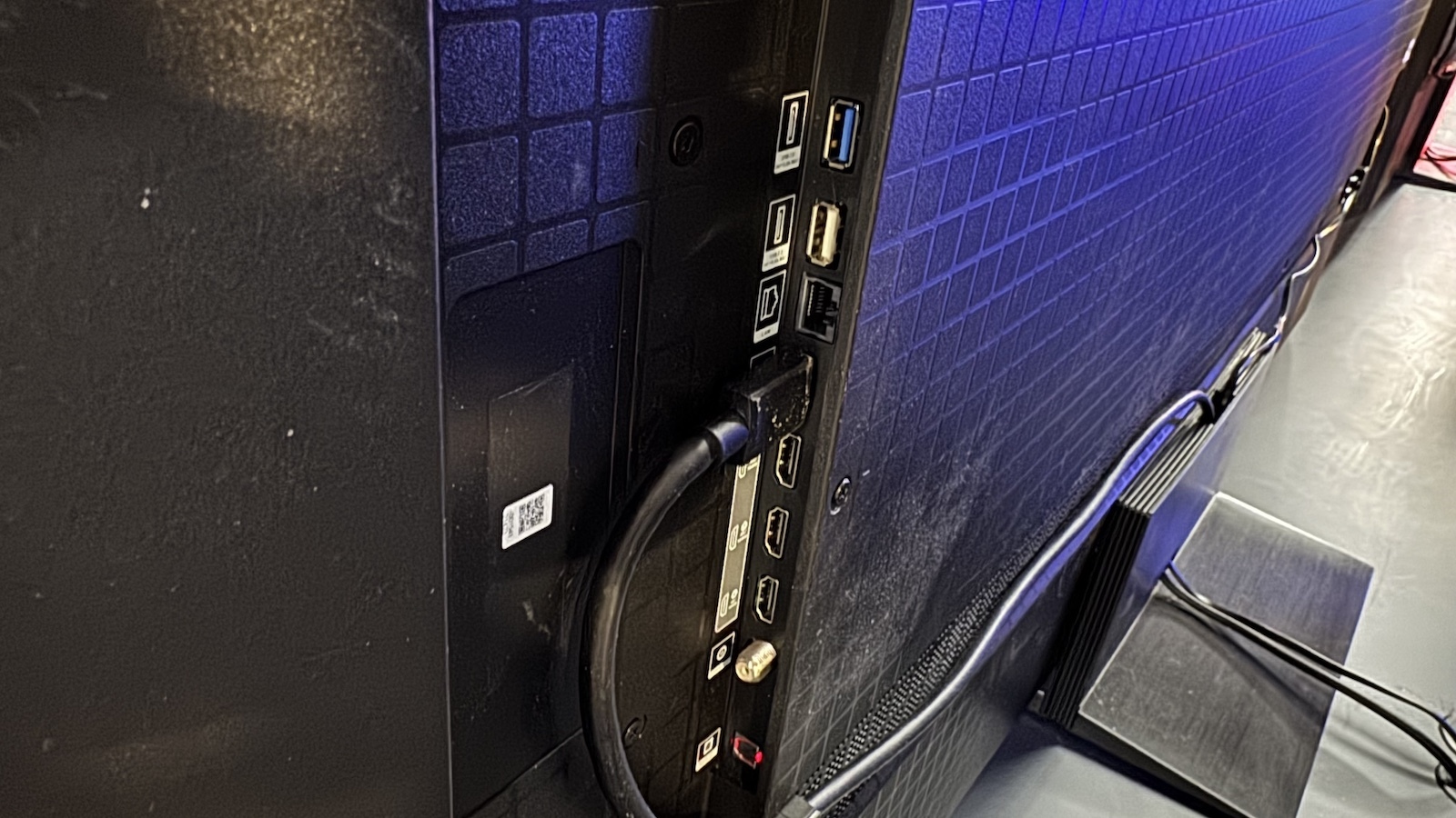 Обзор TCL C8L или QM8L: новейший «убийца OLED» картинка Телевизор TCL C8L Super QLED против OLED | DGL.RU