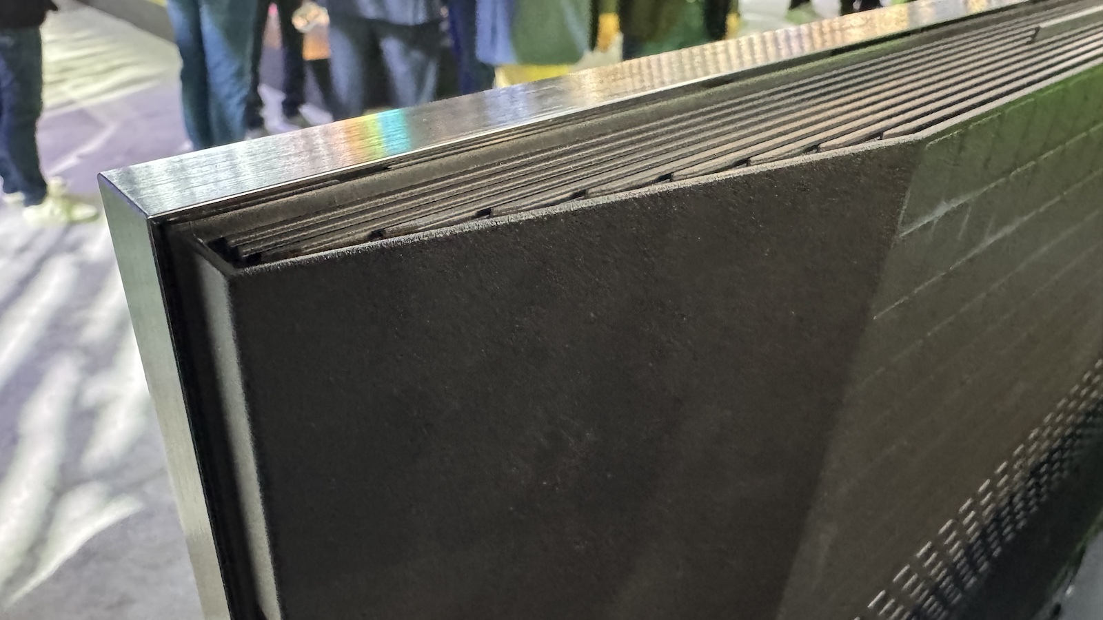 Обзор TCL C8L или QM8L: новейший «убийца OLED» картинка Телевизор TCL C8L Super QLED против OLED | DGL.RU