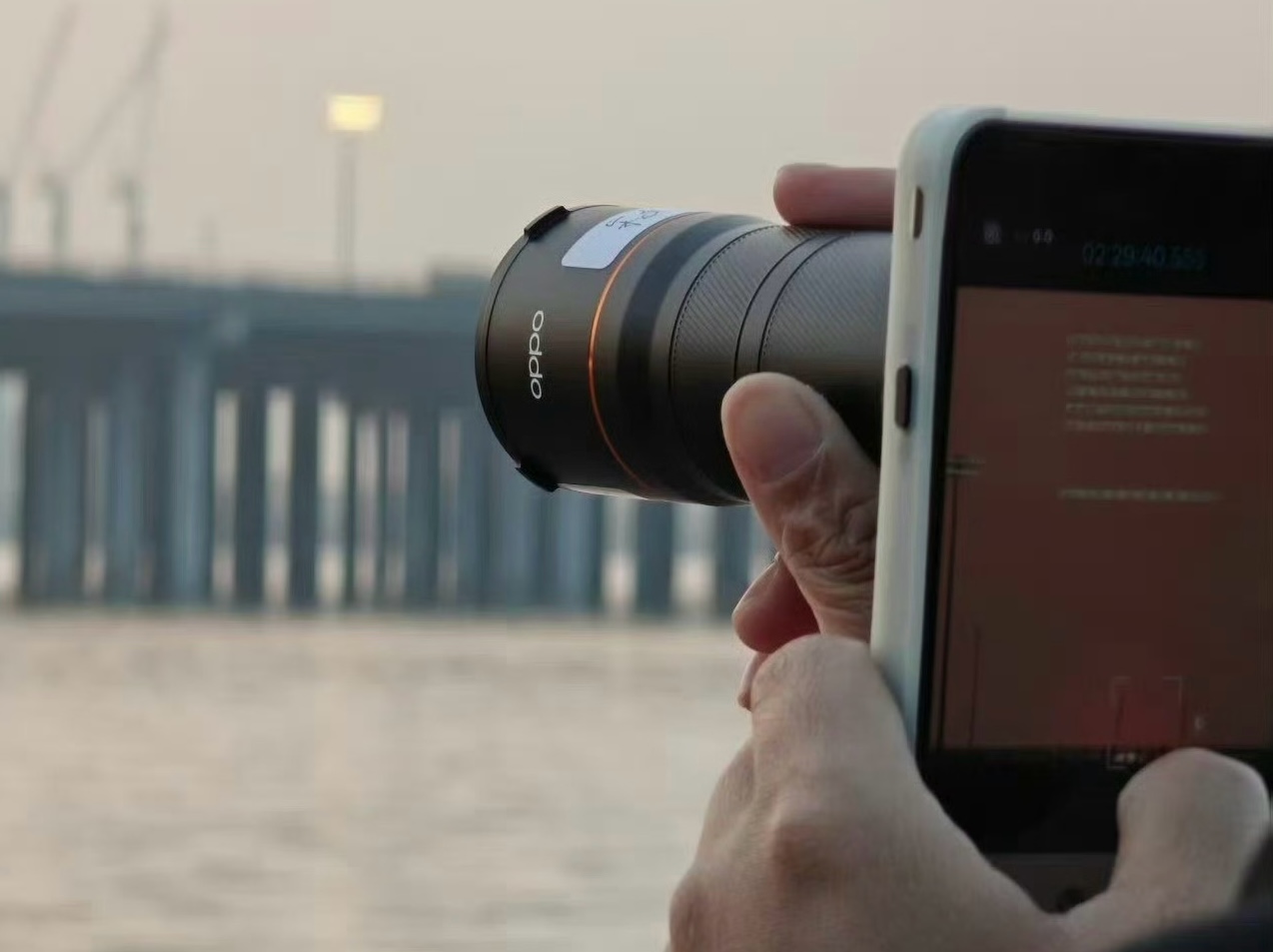 Убийца фотоаппаратов? Живые фото Oppo Find X9 Ultra с безумным 300-мм зумом слили в сеть картинка Смартфон Oppo Find X9 Ultra: зум-объектив 300 мм | DGL.RU