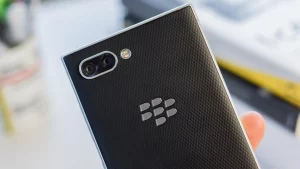 Возвращение динозавров: почему все снова хотят телефон с кнопками BlackBerry