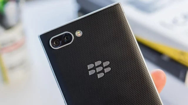 Смартфон BlackBerry: зачем все хотят кнопки? | DGL.RU