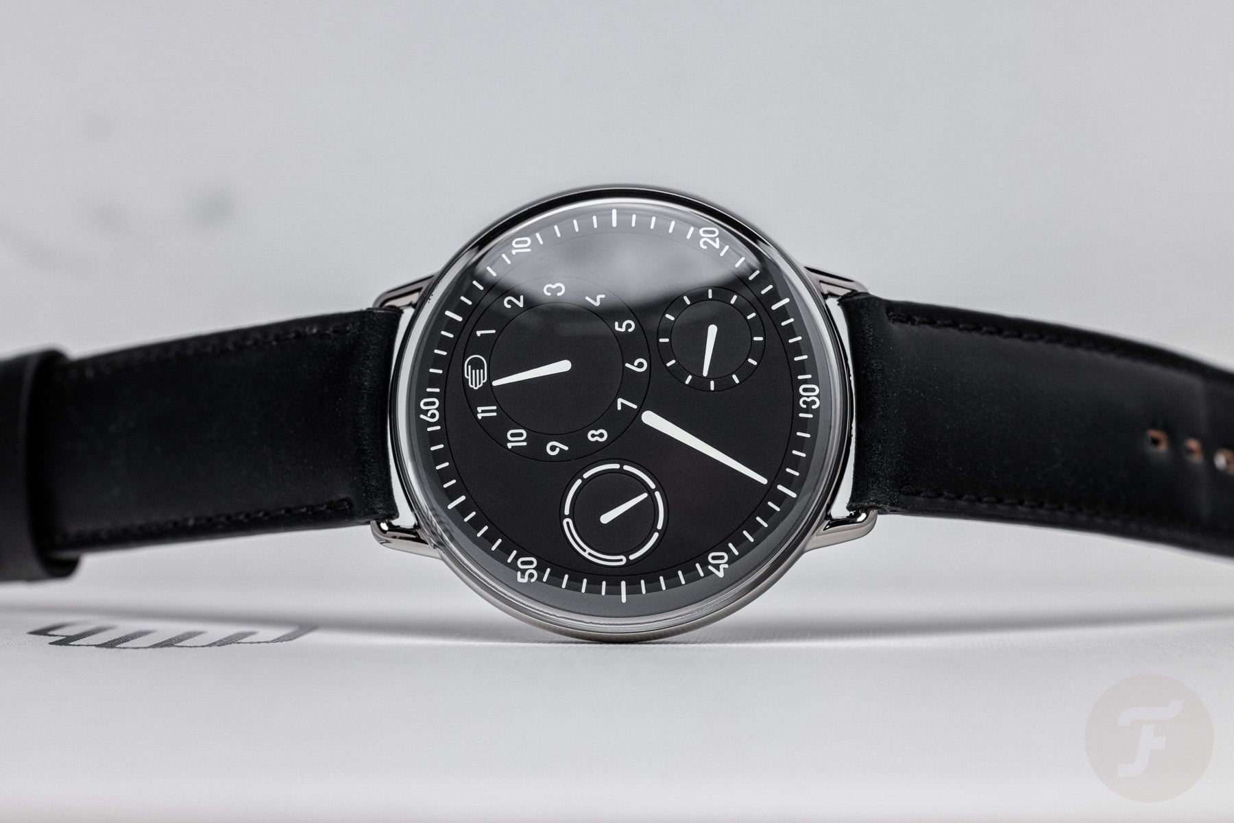 Обзор Ressence Type 1° Round: уникальные часы из титана