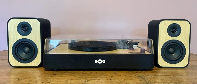 01_House of Marley Revolution review_ a good-sounding budget turntable for first-ti Обзор House of Marley Revolution — проигрыватель винила