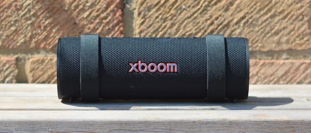 Обзор LG XBOOM Grab — мощная колонка с защитой и ремешком