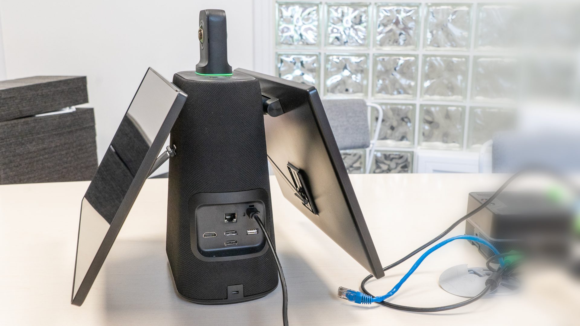 Обзор Kandao Meeting Ultra — камера 360° с двумя экранами картинка Kandao Meeting Ultra