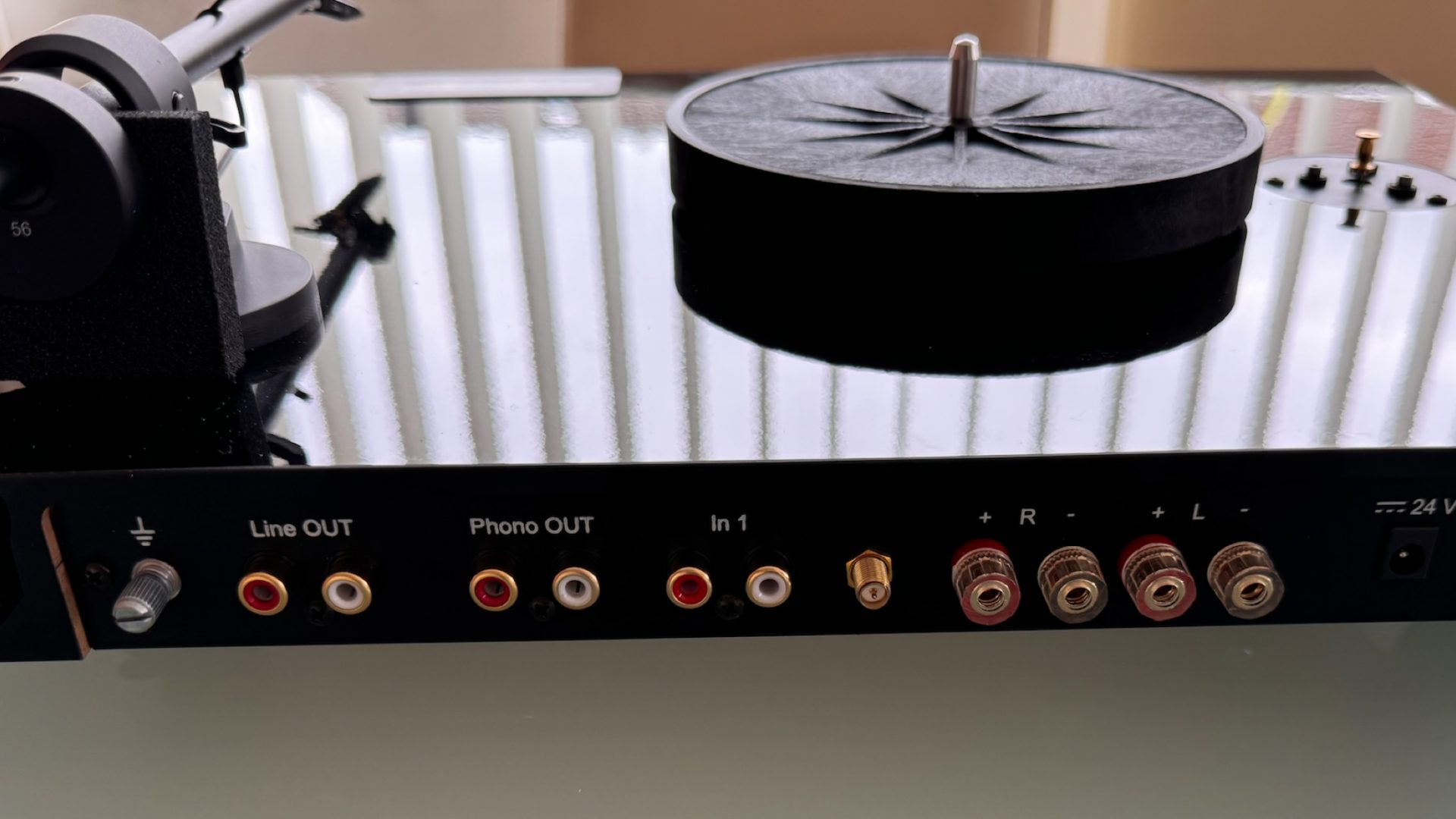 Обзор Pro-Ject Juke Box E1 — виниловая система с усилителем картинка Pro-Ject Juke Box E1