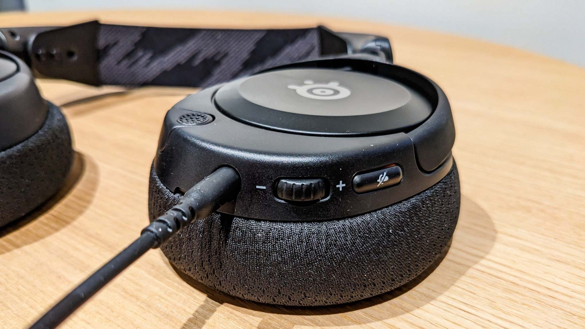 SteelSeries Arctis Nova 1