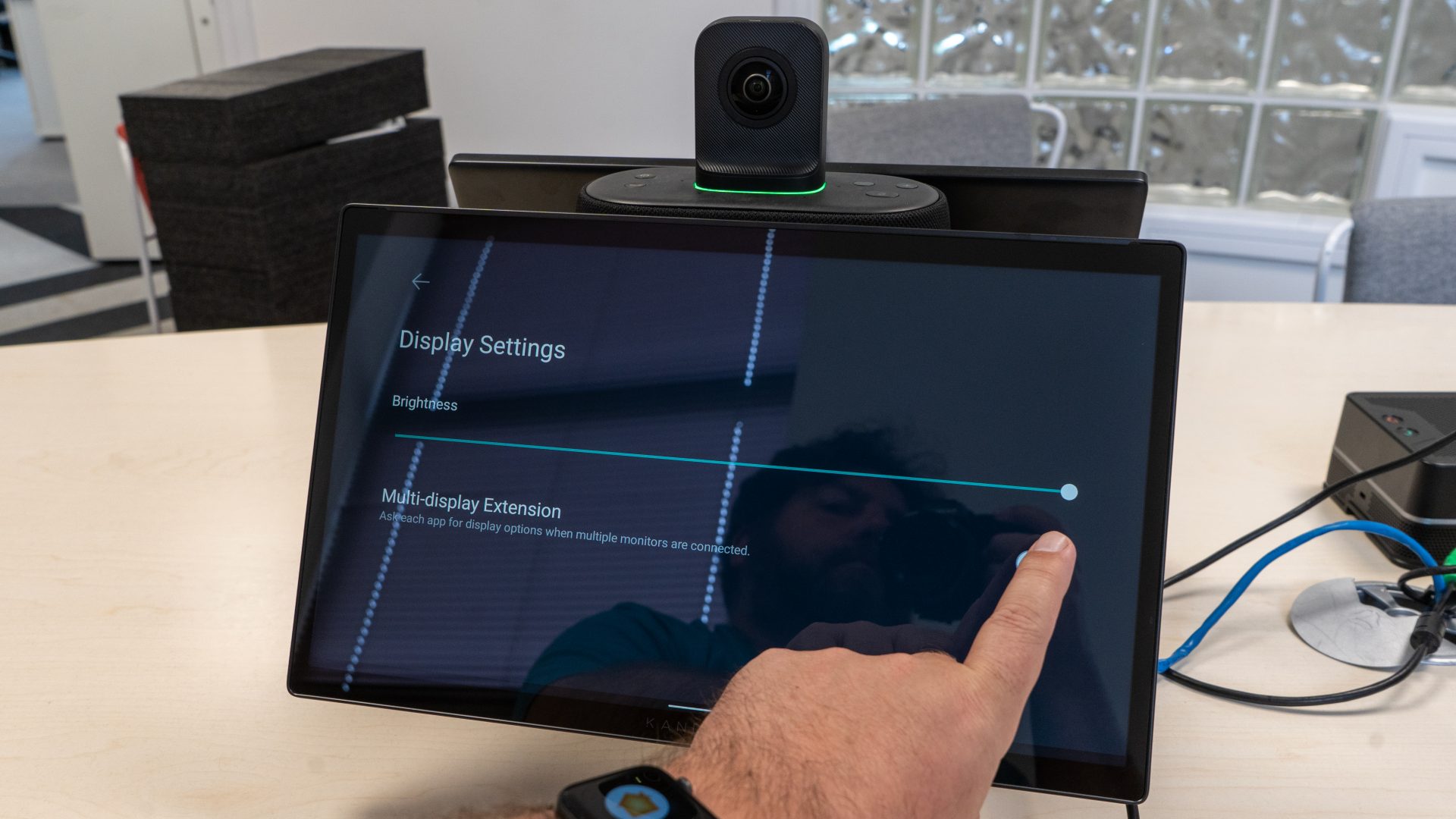 Обзор Kandao Meeting Ultra — камера 360° с двумя экранами картинка Kandao Meeting Ultra