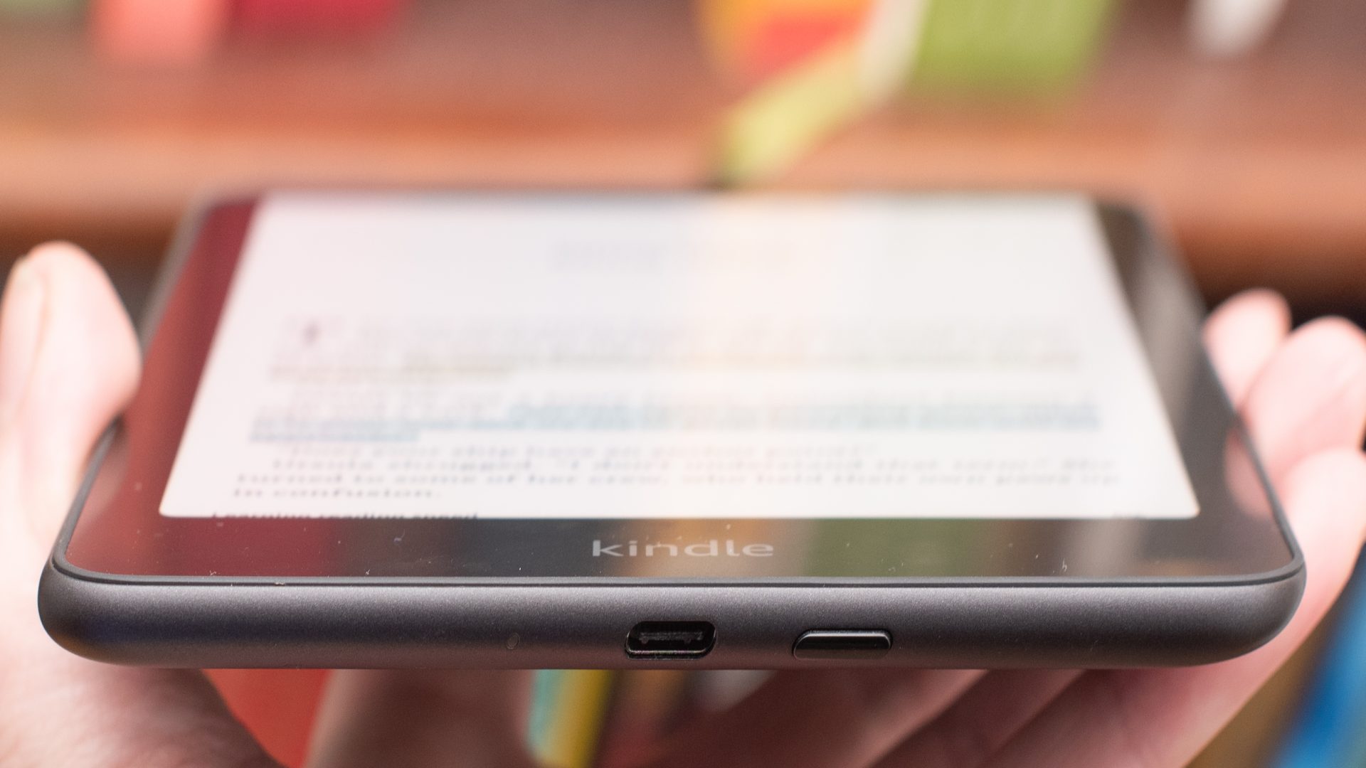 Обзор Amazon Kindle Colorsoft — цветные книги и комиксы картинка Amazon Kindle Colorsoft