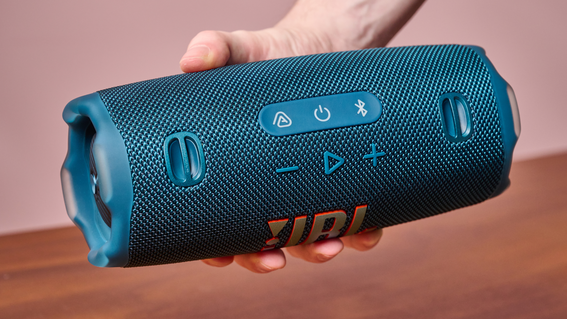 Лучшие Bluetooth-колонки в 2026 году: рейтинг топ-моделей