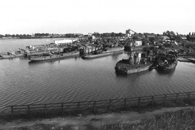 HP FilmScan 5&rdquo; Touch Screen Film Scanner