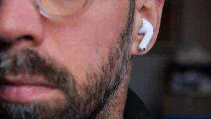 Apple превращает наушники в шпионов: камеры в AirPods Pro — это новый уровень паранойи