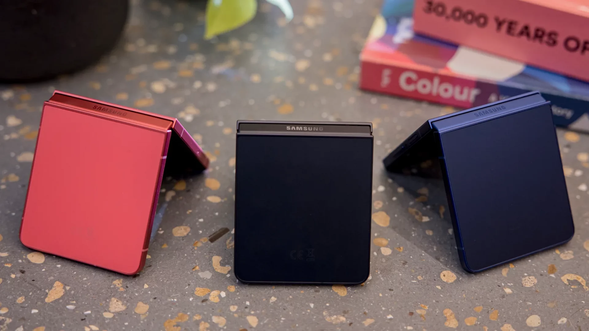 Apple опоздала на вечеринку: «раскладушка» iPhone появится нескоро и только при одном условии