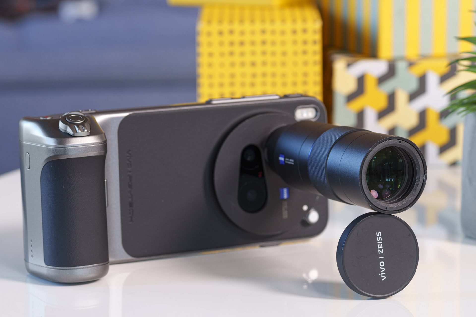 Смартфон vivo X300 Ultra обзор уникальной оптики | DGL.RU