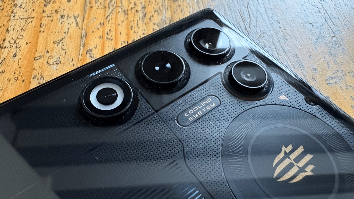 Игровой смартфон Redmagic 11 Air для игр в дороге | DGL.RU