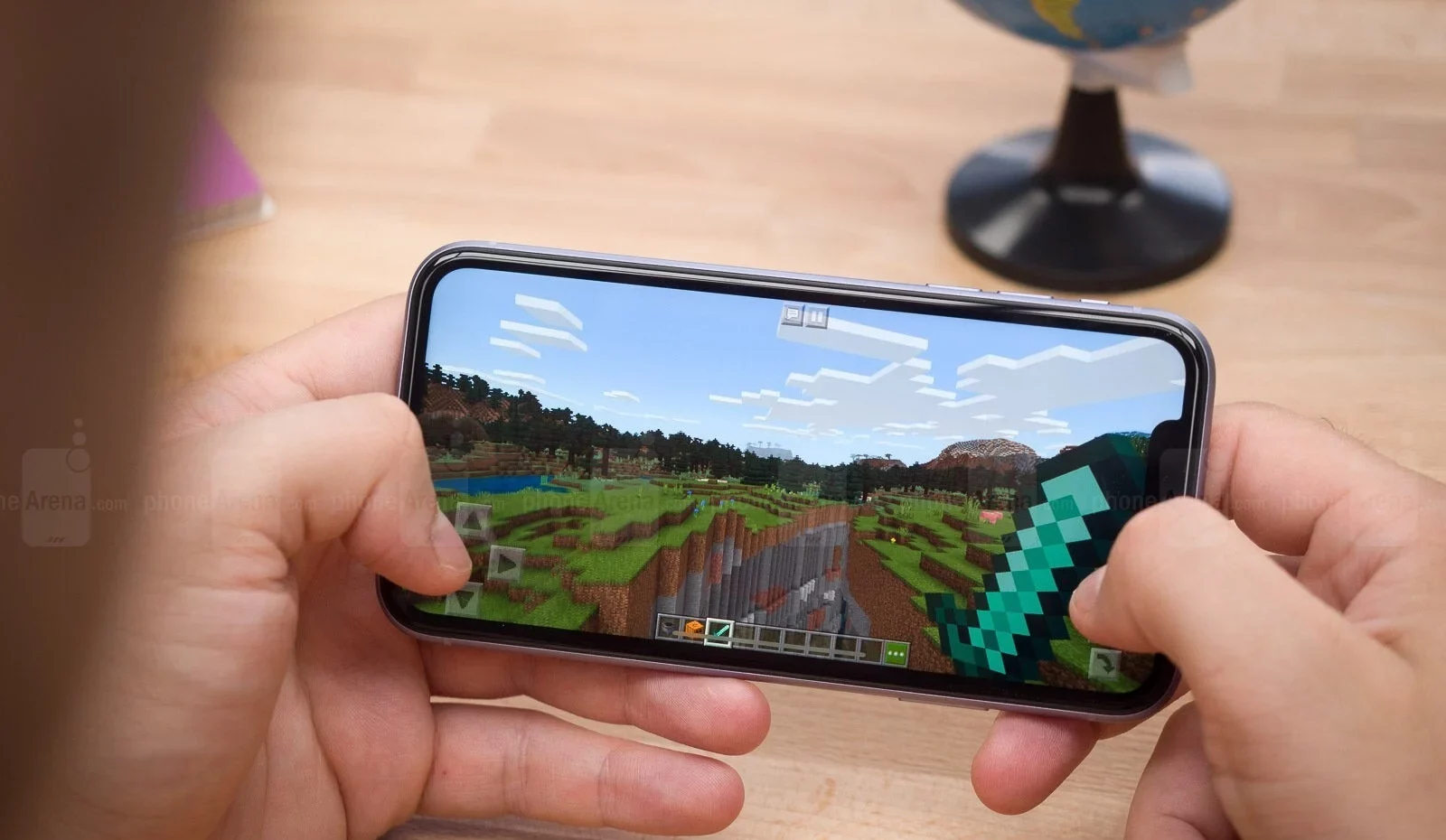 Стыдно признаться, но iPhone 11 оказался лучше моего новенького 16 Pro картинка iPhone 11