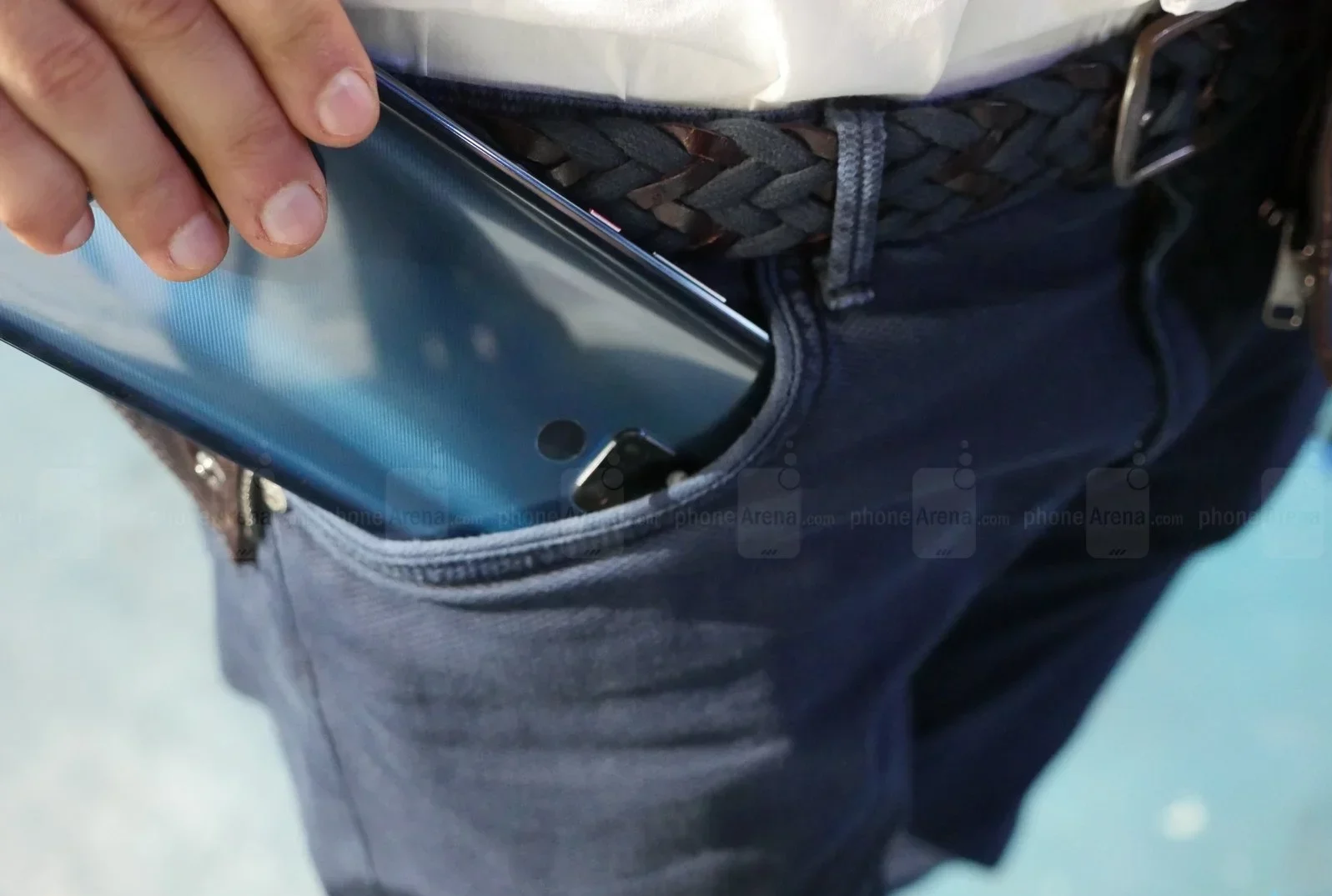 Флагман или лопата? Новый iPhone слишком велик для жизни картинка Я бы никогда не купил семидюймовый iPhone. И вот почему