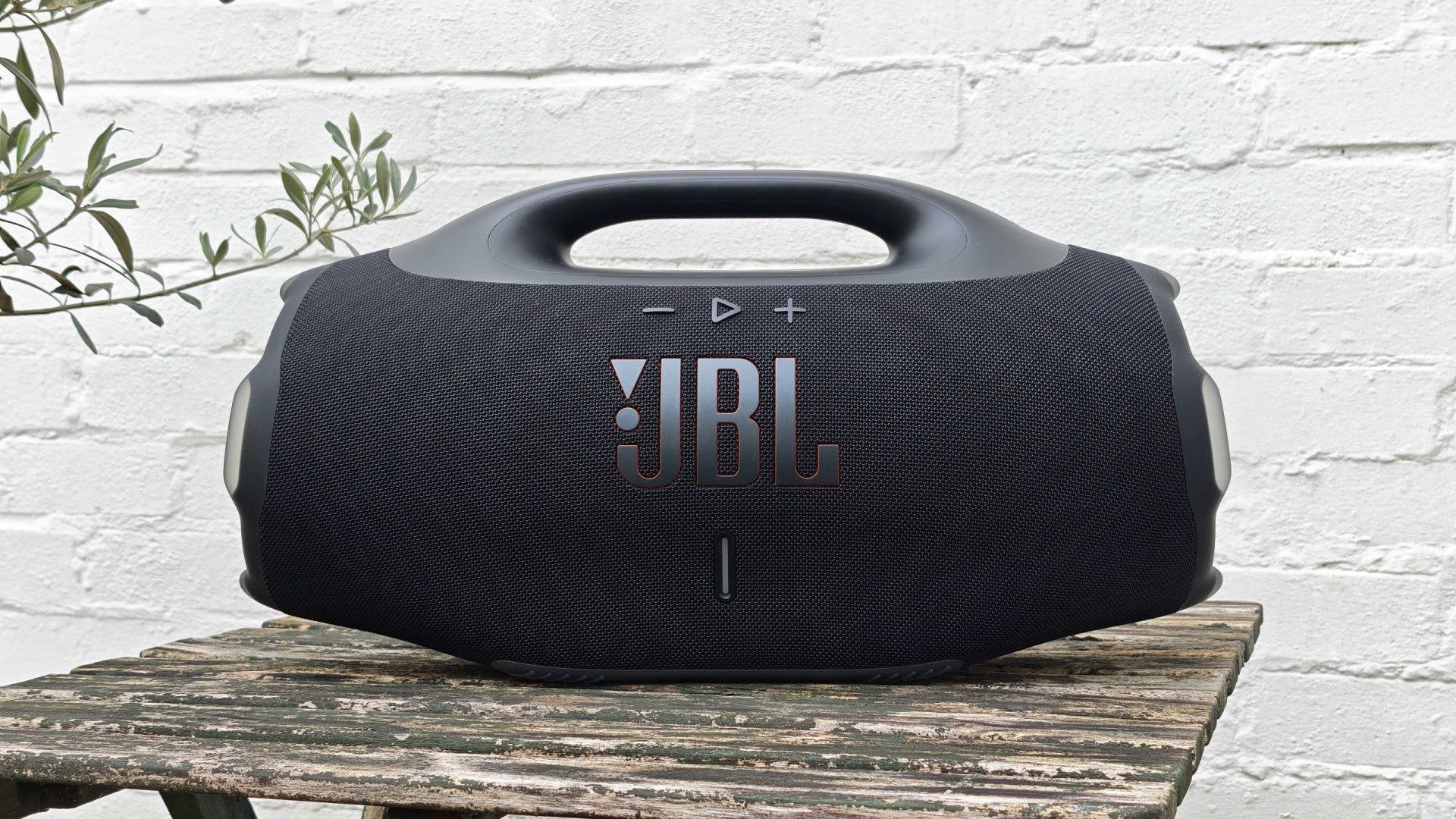 Я протестировал JBL Boombox 4 — почти идеальная колонка для вечеринок