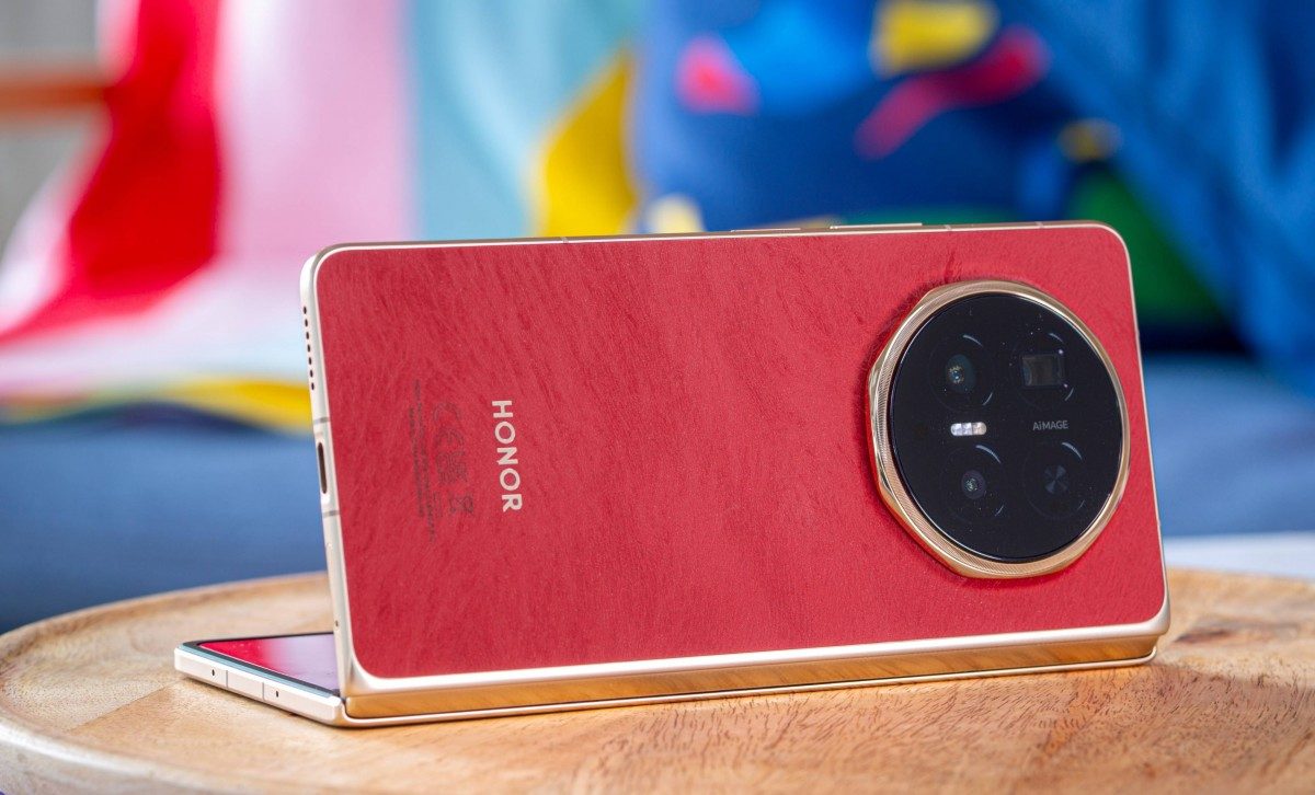 Honor Magic V6 в красном: тот случай, когда цвет решает всё картинка Honor Magic V6