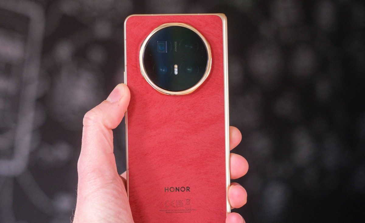 Honor Magic V6 в красном: тот случай, когда цвет решает всё картинка Honor Magic V6