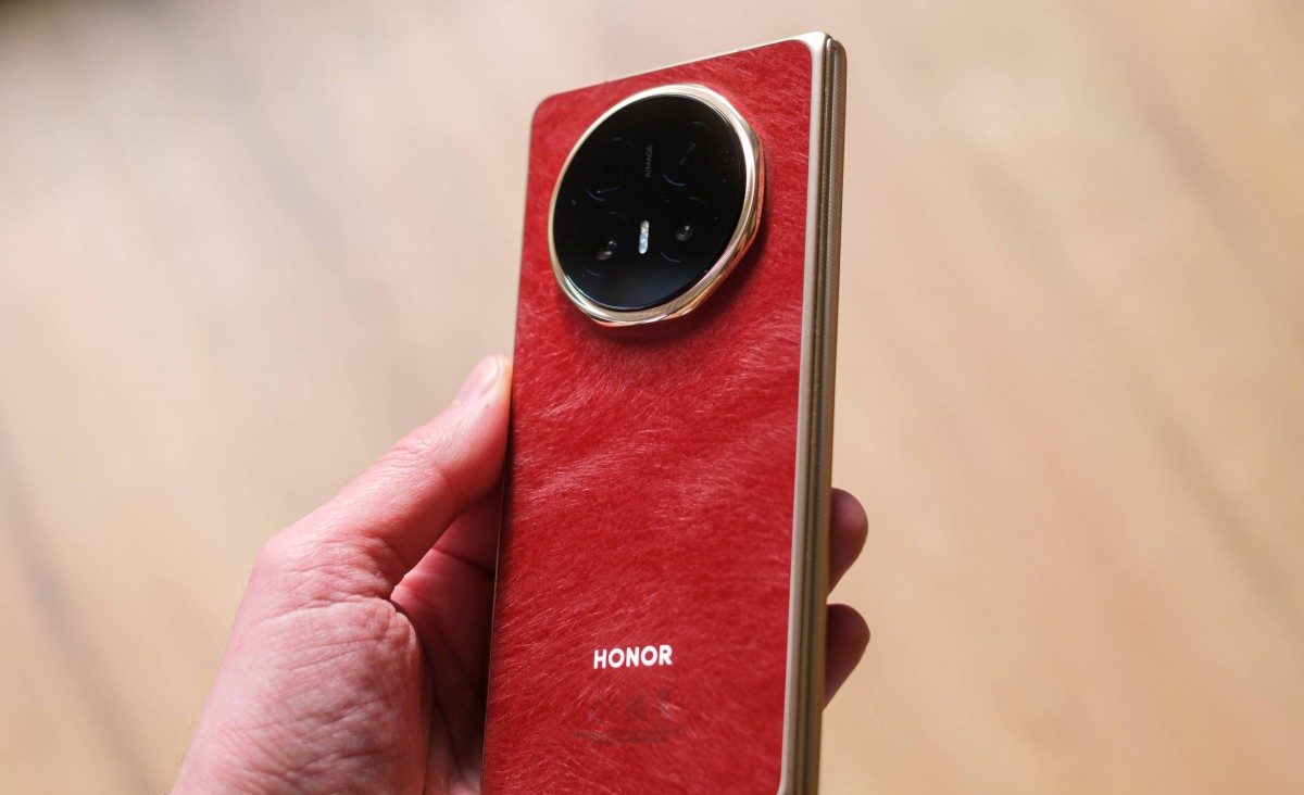 Honor Magic V6 в красном: тот случай, когда цвет решает всё картинка Honor Magic V6