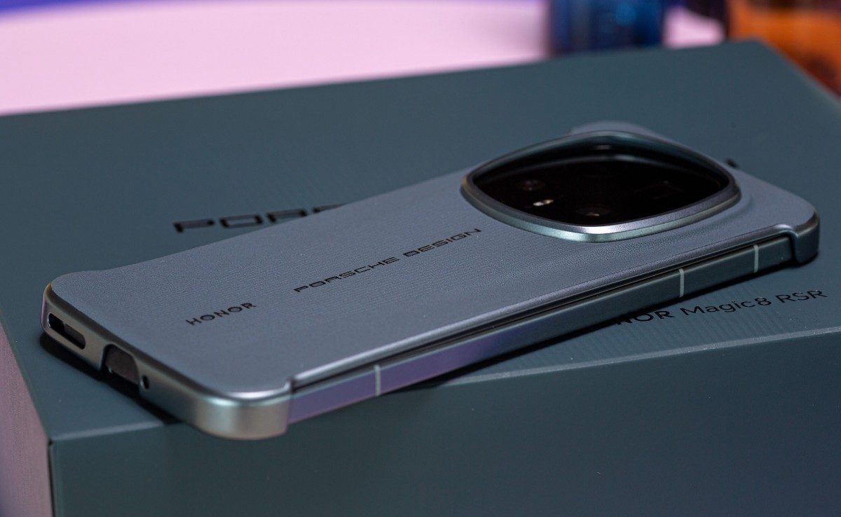 Китайский спорткар в мире смартфонов: тест-драйв Honor Magic8 RSR картинка Honor Magic8 RSR Porsche Design