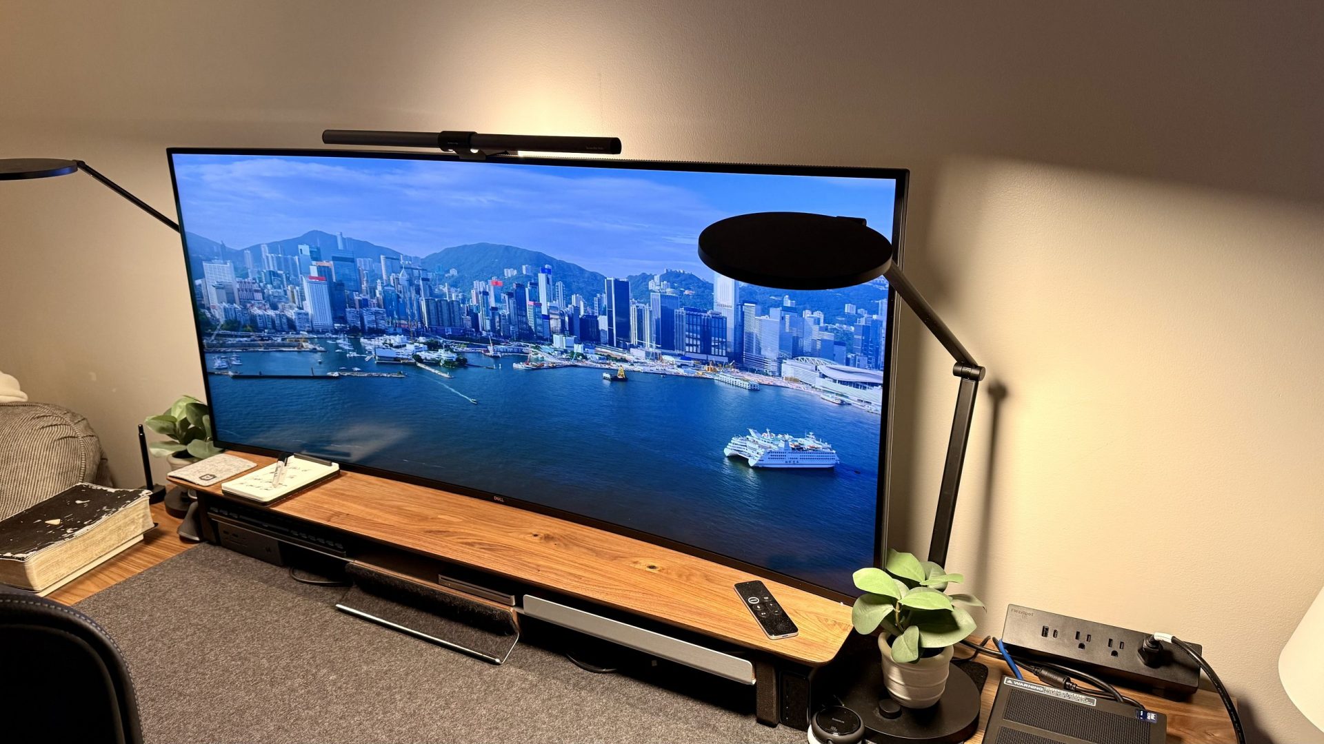 Обзор Dell Ultrasharp 52: переосмысление концепции рабочей станции картинка Монитор Dell UltraSharp 52: командный центр | DGL.RU