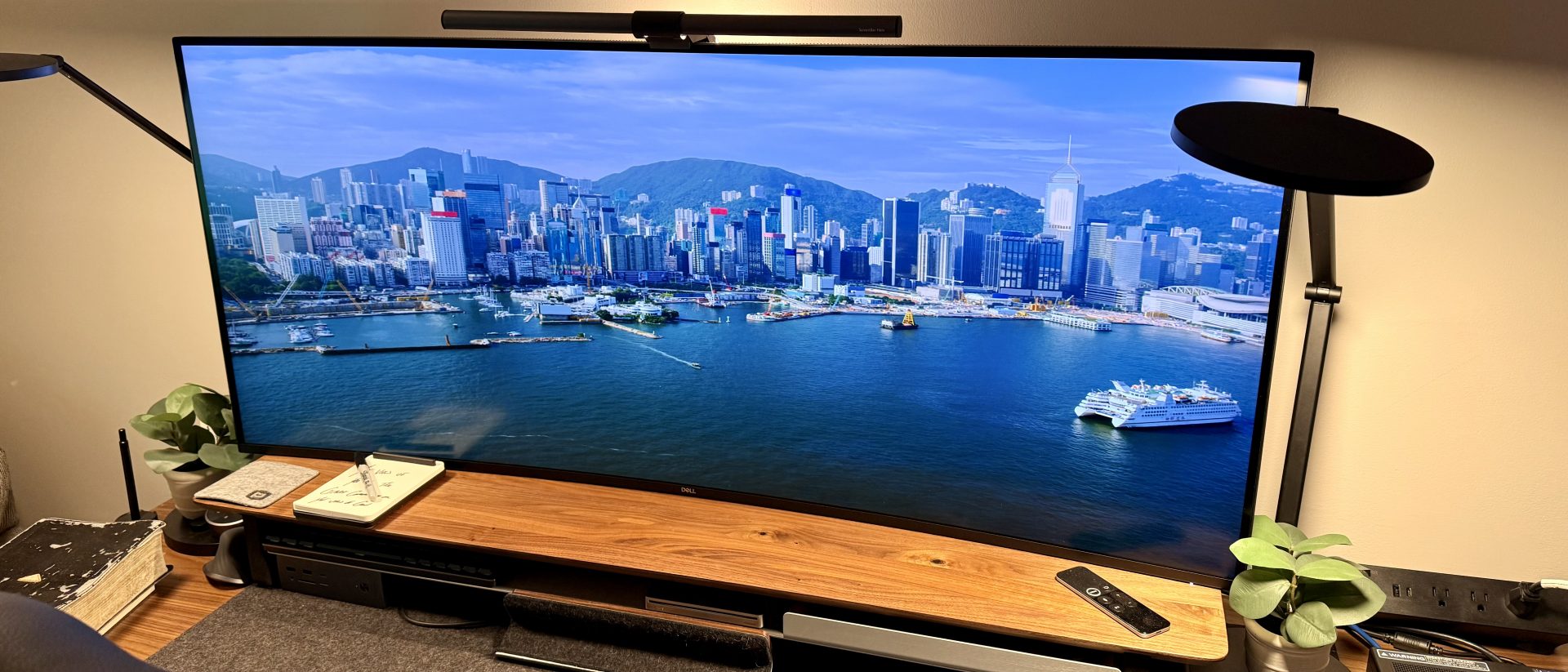 Обзор Dell Ultrasharp 52: переосмысление концепции рабочей станции картинка Монитор Dell UltraSharp 52: командный центр | DGL.RU