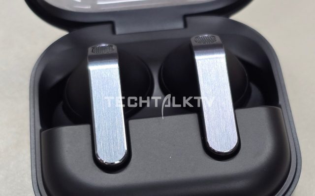 Наушники Samsung Galaxy Buds4 блестящие ножки и дизайн «как у Apple» слили до премьеры (2) Наушники Galaxy Buds4: дизайн как у Apple | DGL.RU