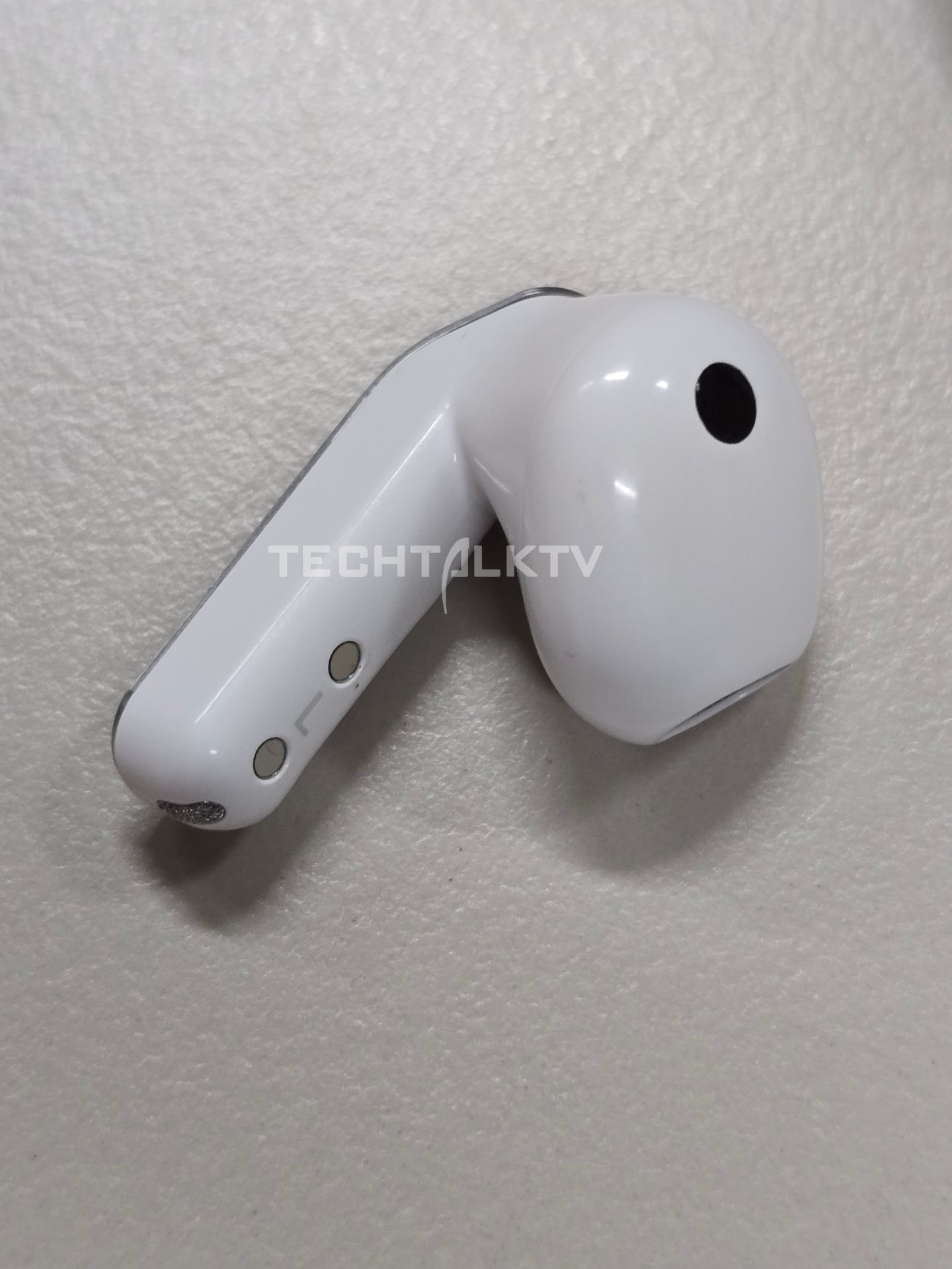 Наушники Samsung Galaxy Buds4: блестящие ножки и дизайн «как у Apple» слили до премьеры картинка Наушники Galaxy Buds4: дизайн как у Apple | DGL.RU