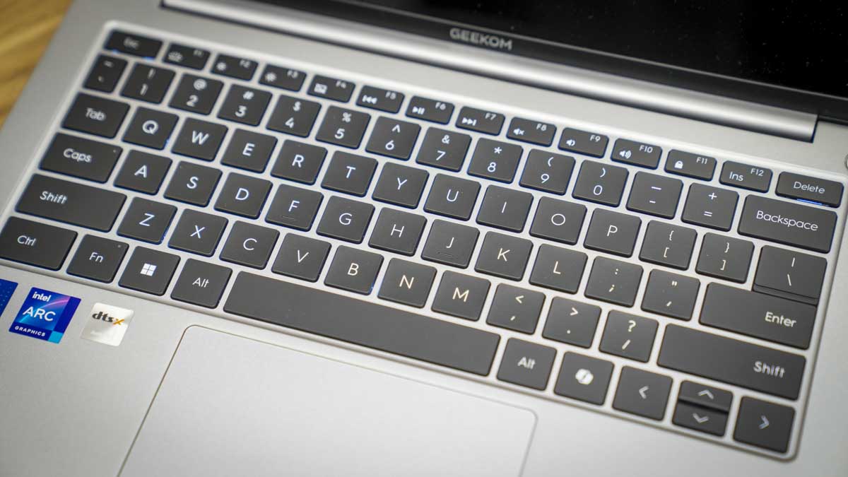 Обзор GeekBook X14 Pro — один из самых легких ноутбуков картинка Ноутбук GEEKOM GeekBook X14 Pro с OLED | DGL.RU