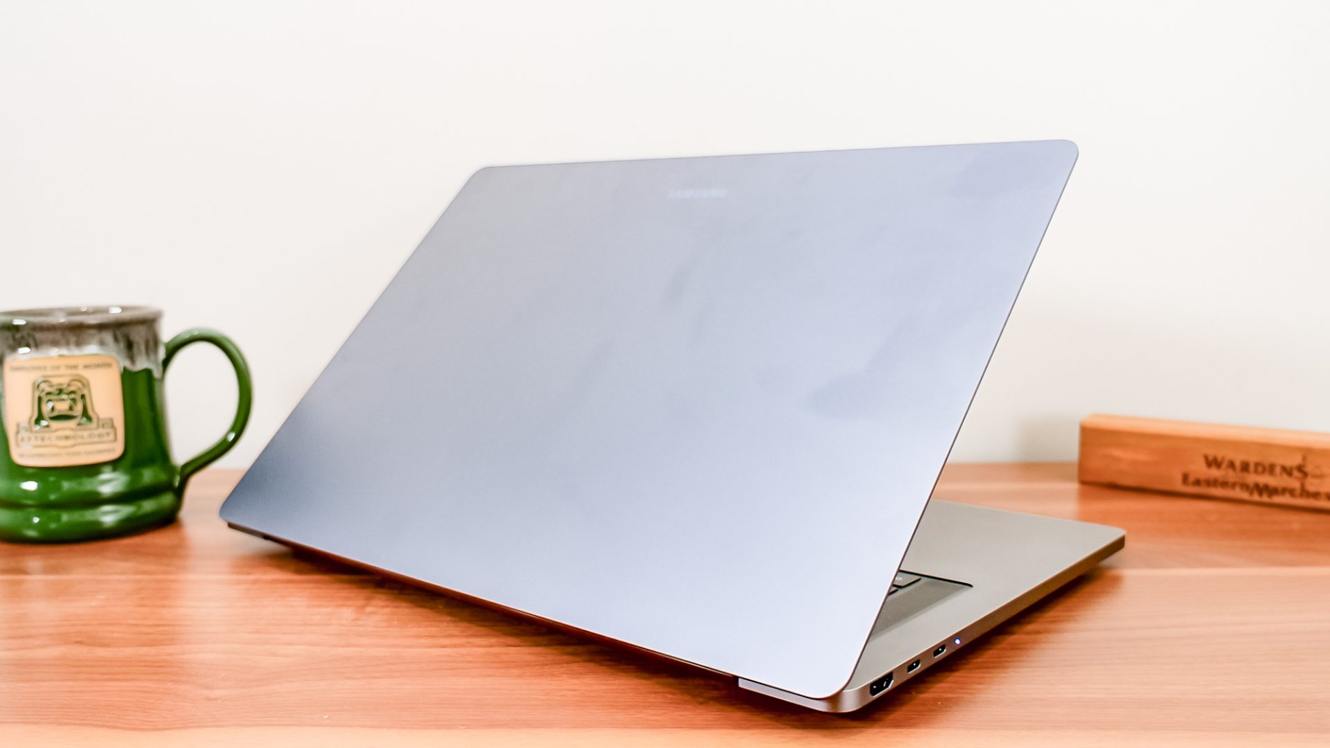 Обзор Galaxy Book6 Ultra: Samsung создала конкурента MacBook картинка Ноутбук Samsung Galaxy Book6 Ultra | DGL.RU