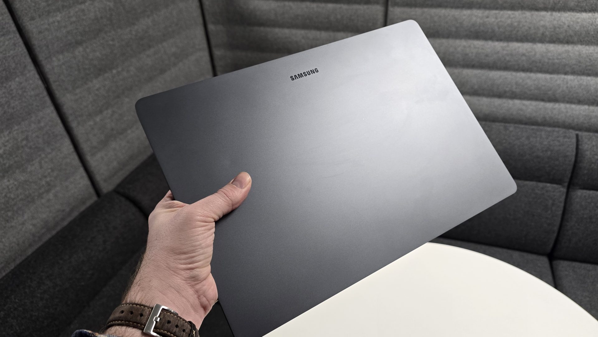 Обзор Galaxy Book6 Ultra: Samsung создала конкурента MacBook картинка Ноутбук Samsung Galaxy Book6 Ultra | DGL.RU