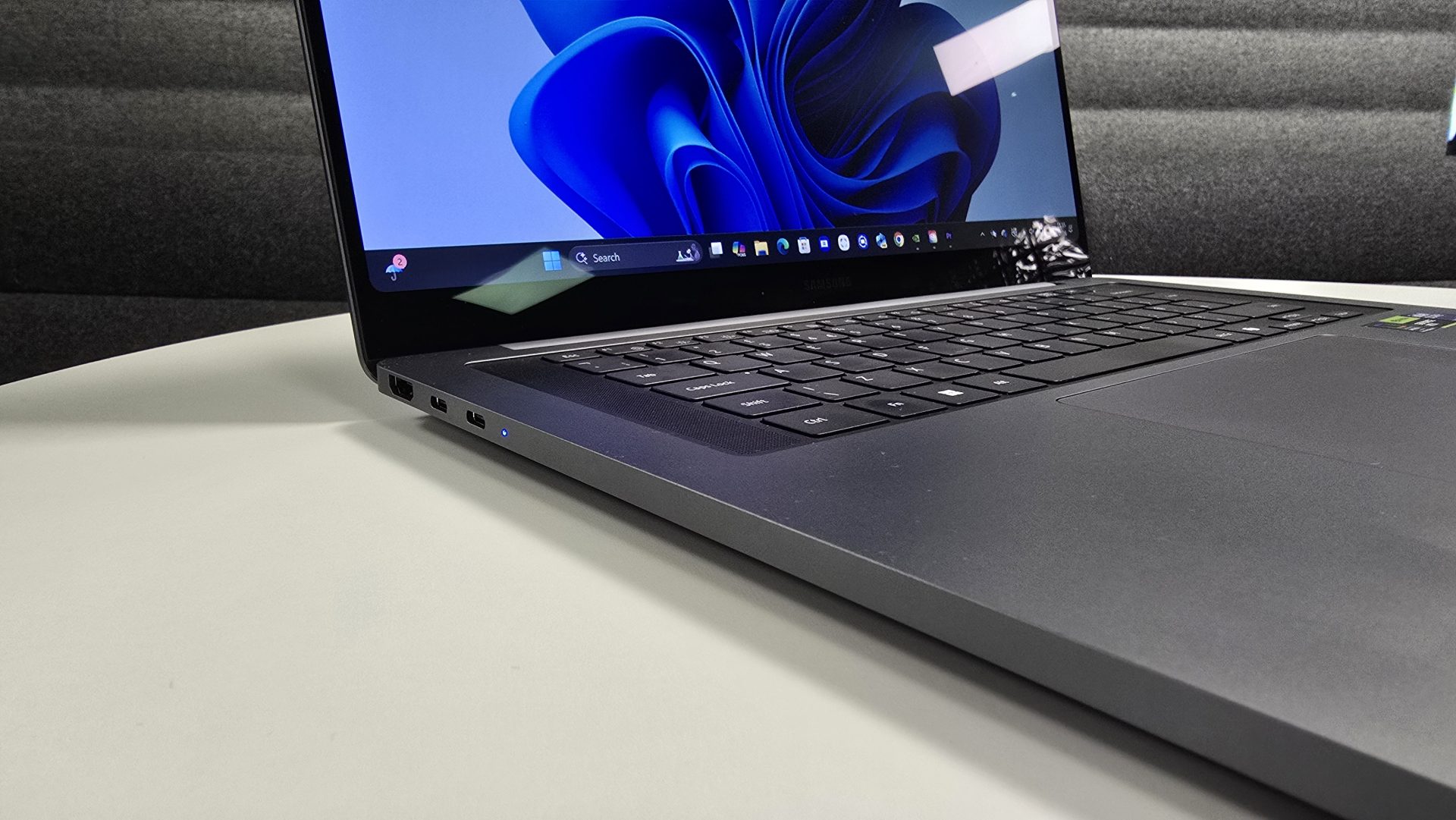 Обзор Galaxy Book6 Ultra: Samsung создала конкурента MacBook картинка Ноутбук Samsung Galaxy Book6 Ultra | DGL.RU