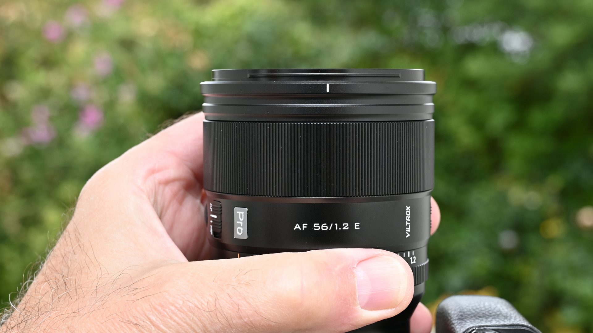 Обзор Viltrox AF 56mm f/1.2 Pro: портретник для APS-C камер картинка Объектив Viltrox AF 56mm f/1.2 Pro для портретов | DGL.RU