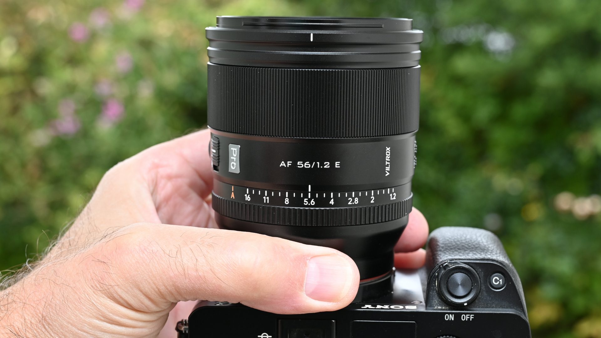 Обзор Viltrox AF 56mm f/1.2 Pro: портретник для APS-C камер картинка Объектив Viltrox AF 56mm f/1.2 Pro для портретов | DGL.RU