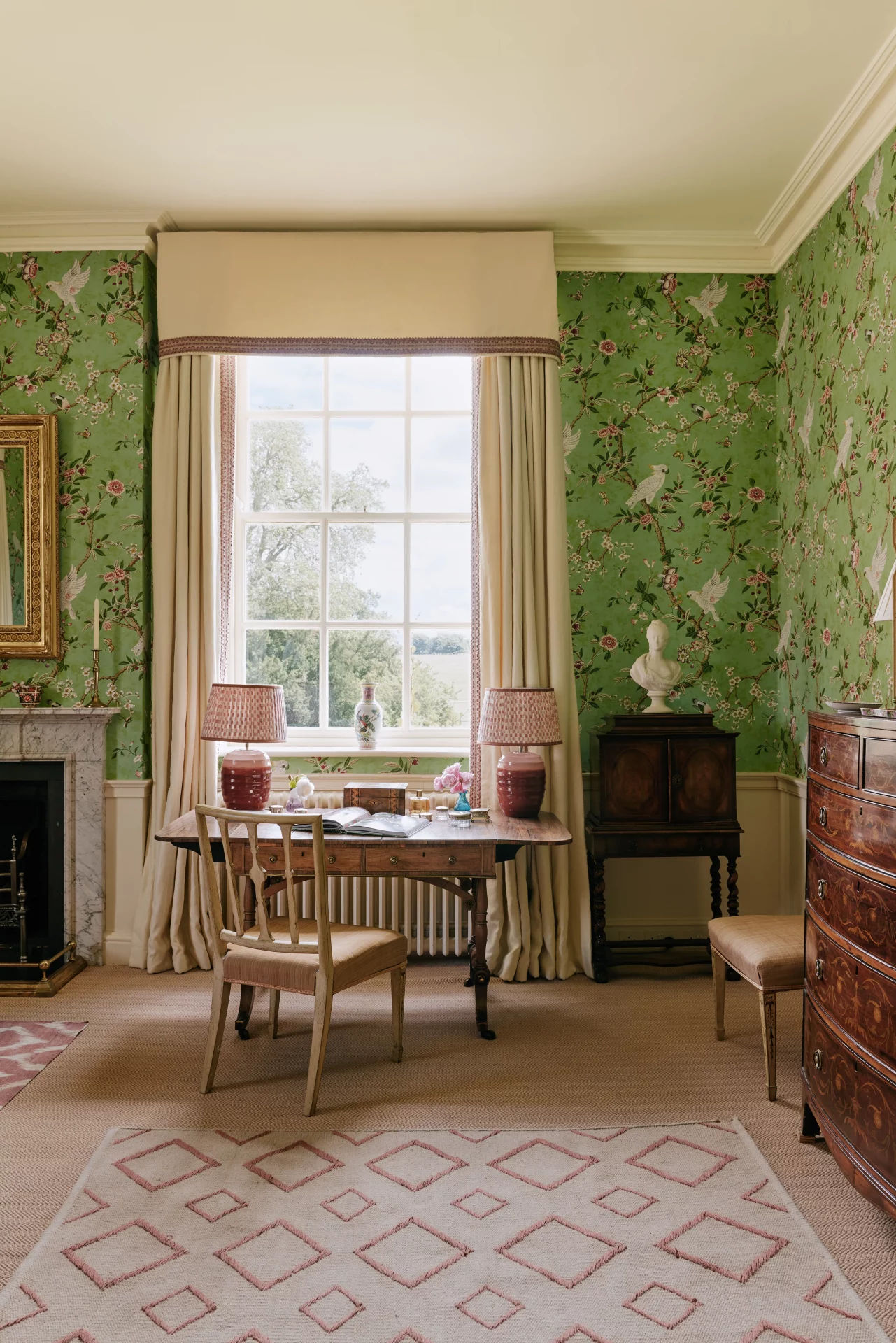 Обои в стиле шинуазри могут превратить дом в старомодный музей, если не знать меры