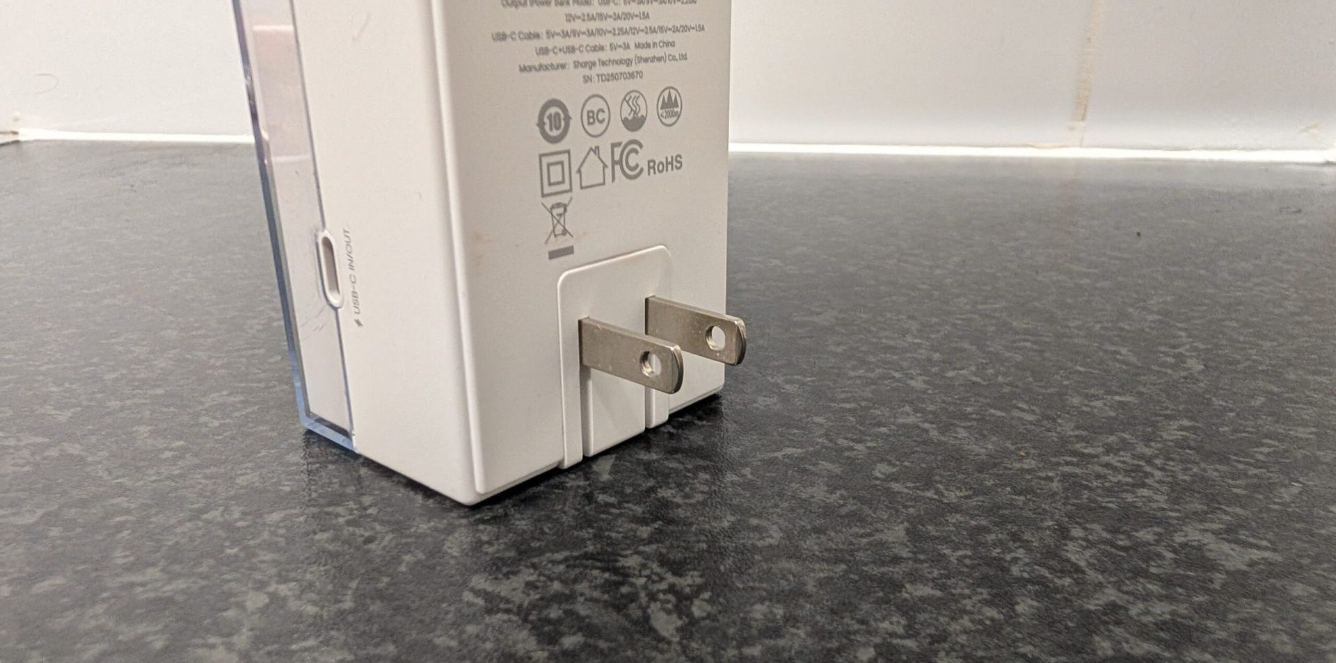 Обзор Sharge Retractable 3-в-1 — крутой пауэрбанк, который жалко брать с собой картинка Пауэрбанк Sharge Retractable 3-in-1 | DGL.RU