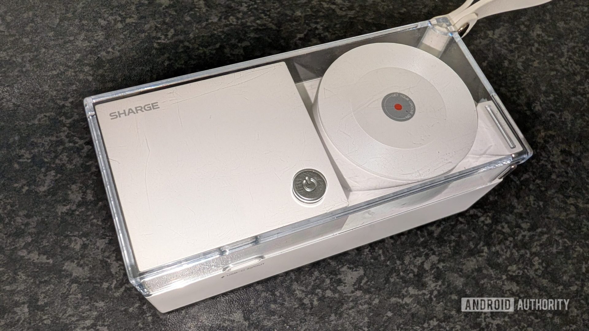 Обзор Sharge Retractable 3-в-1 — крутой пауэрбанк, который жалко брать с собой картинка Пауэрбанк Sharge Retractable 3-in-1 | DGL.RU