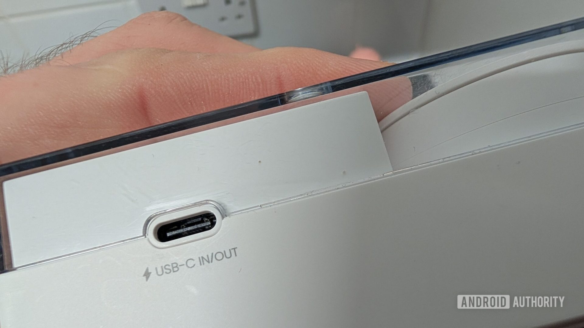 Обзор Sharge Retractable 3-в-1 — крутой пауэрбанк, который жалко брать с собой картинка Пауэрбанк Sharge Retractable 3-in-1 | DGL.RU