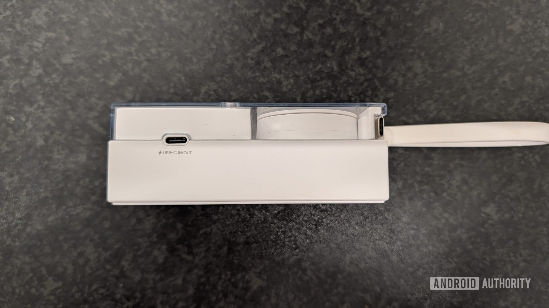 Обзор Sharge Retractable 3-в-1 — крутой пауэрбанк, который жалко брать с собой картинка Пауэрбанк Sharge Retractable 3-in-1 | DGL.RU