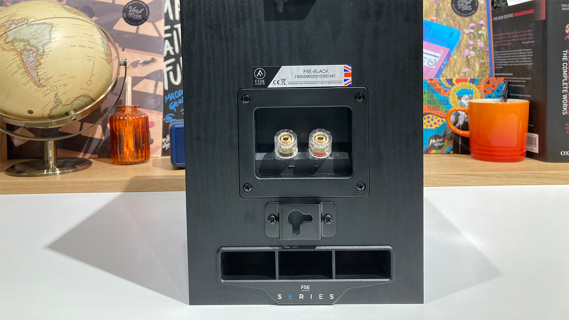 Полочные колонки Fyne Audio F5E с IsoFlare | DGL.RU