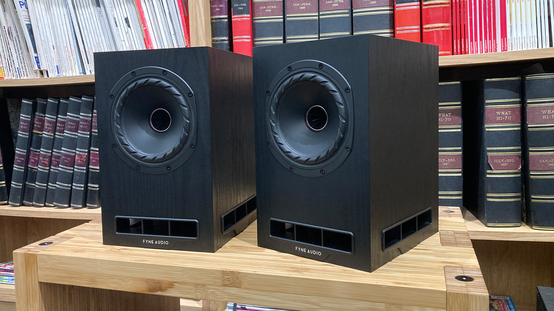 Полочные колонки Fyne Audio F5E с IsoFlare | DGL.RU