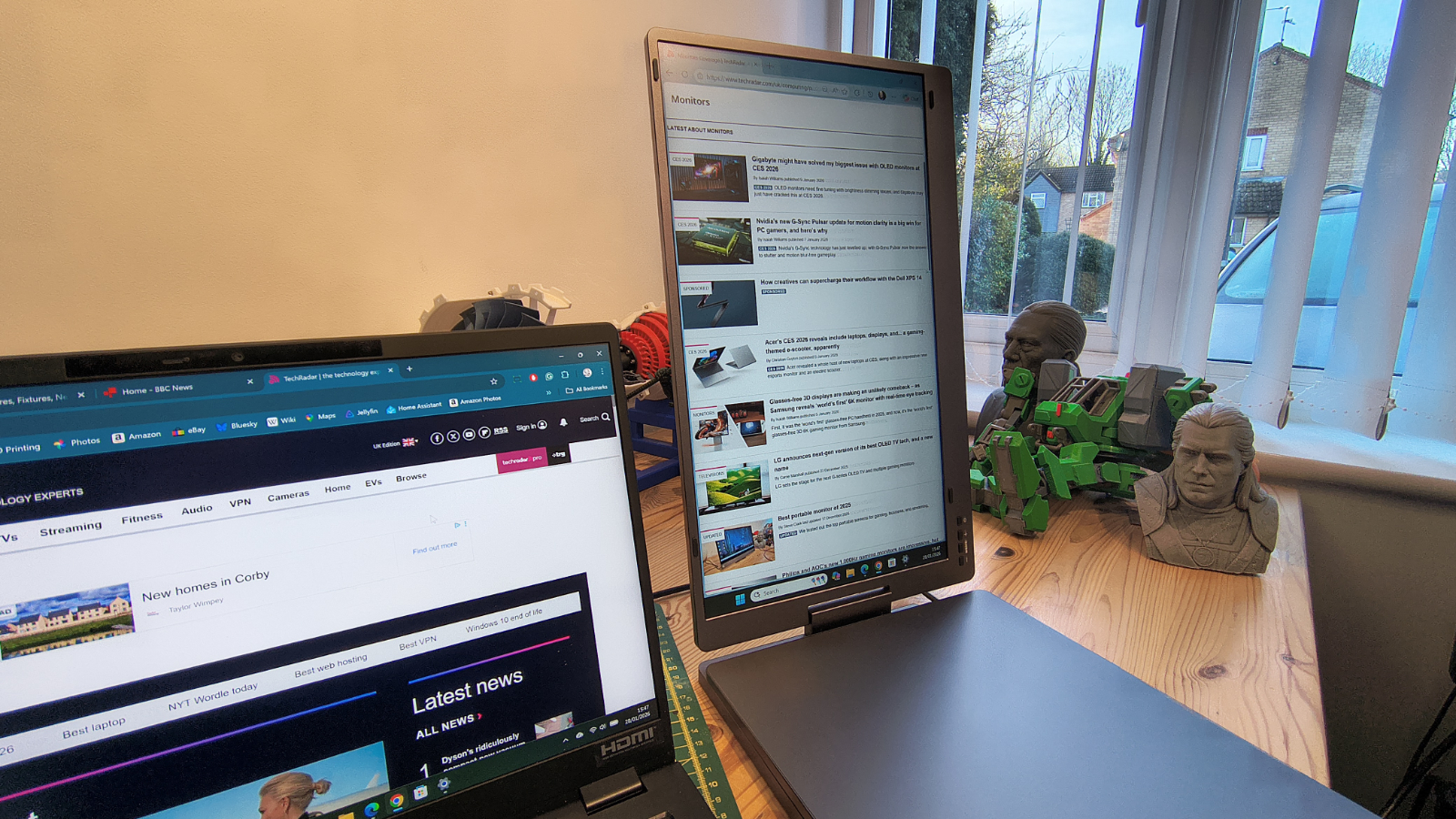 Я протестировал KYY X90E — тяжеловесный двухэкранный монитор картинка Портативный монитор KYY X90E: три экрана | DGL.RU