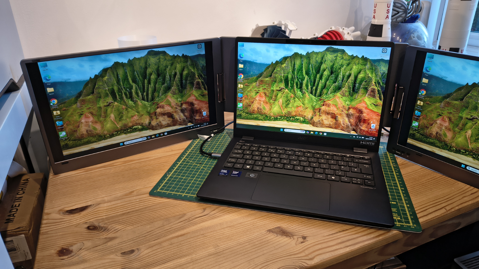 Я протестировал KYY X90E — тяжеловесный двухэкранный монитор картинка Портативный монитор KYY X90E: три экрана | DGL.RU