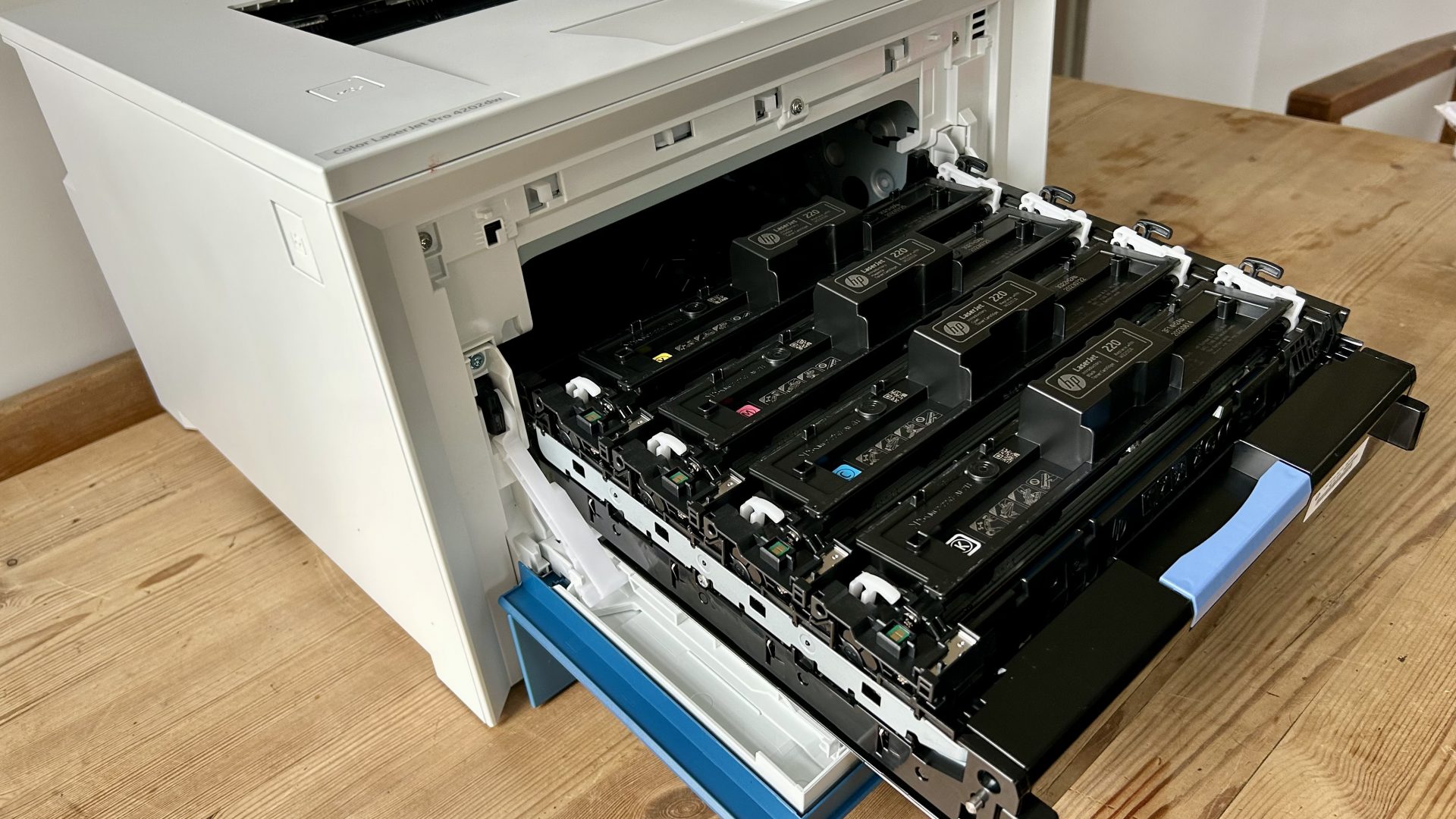 Принтер HP Color LaserJet Pro 4201dw для офиса | DGL.RU