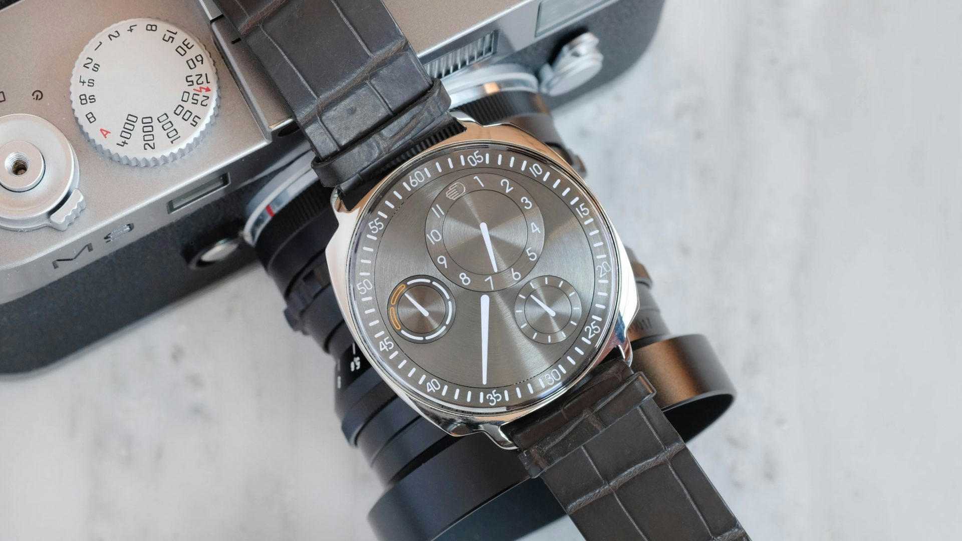 Обзор Ressence Type 1 Squared: новый квадратный корпус