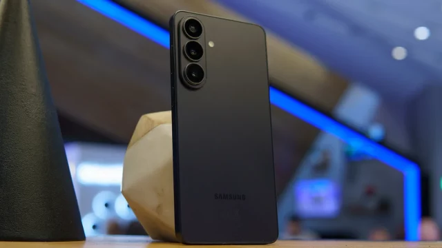 Никаких революций: Samsung показала скучные S26 и S26 Plus